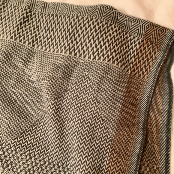 Madewell Blanket Scarf - Picture 2 of 3